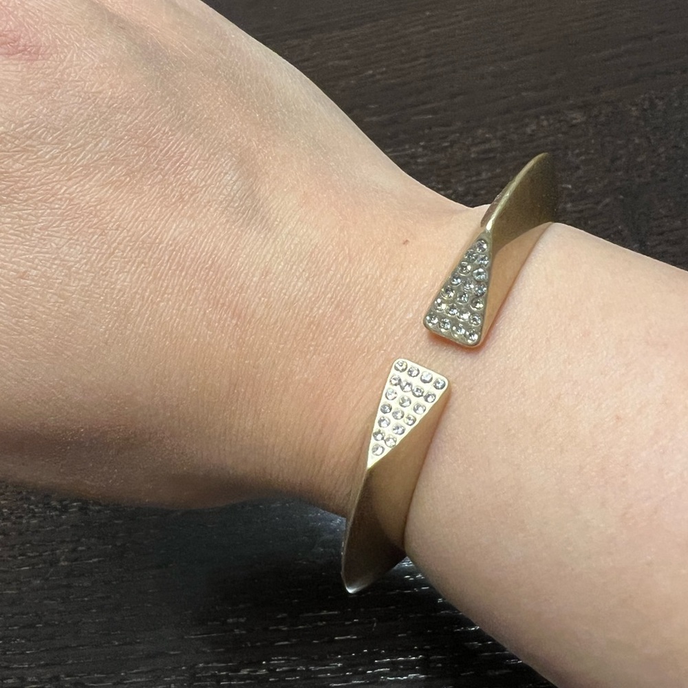Banana republic aged gold sparkly bracelet